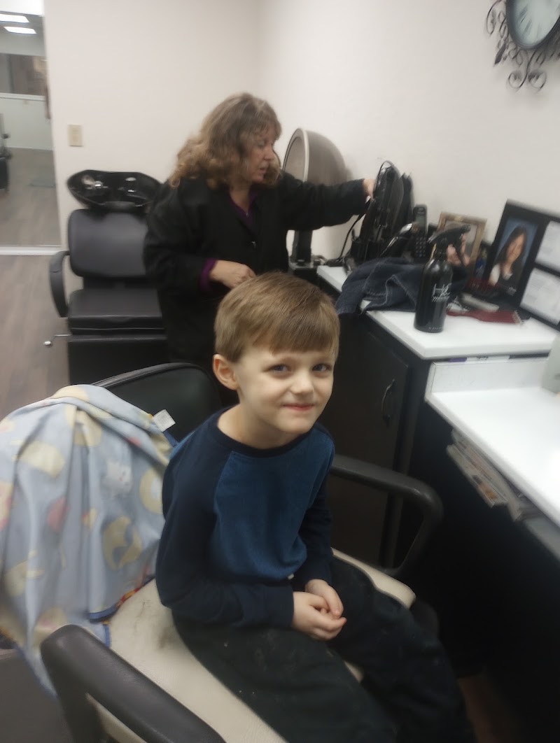 Pony Village Beauty Salon, beauty salon in North Bend, OR, photo 2 of 9